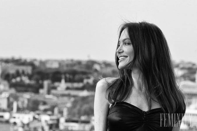 Je Angelina Jolie opäť zamilovaná?