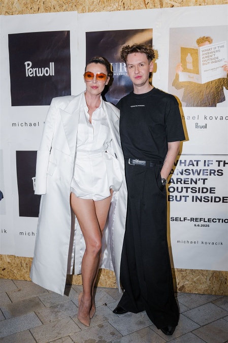 Česká modelka Iva Kubelková a návrhár Michael Kováčik