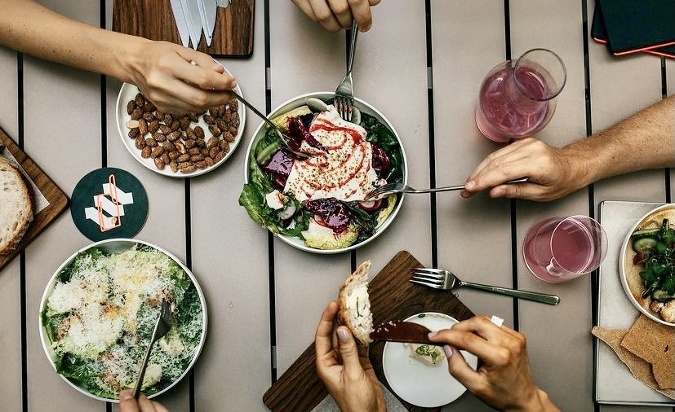Ak hľadáte špičkovú kuchyňu so sezónnymi surovinami, neformálne a zároveň inovatívne menu, toto je tá správna adresa Ak hľadáte špičkovú kuchyňu so sezónnymi surovinami, neformálne a zároveň inovatívne menu, toto je tá správna adresa