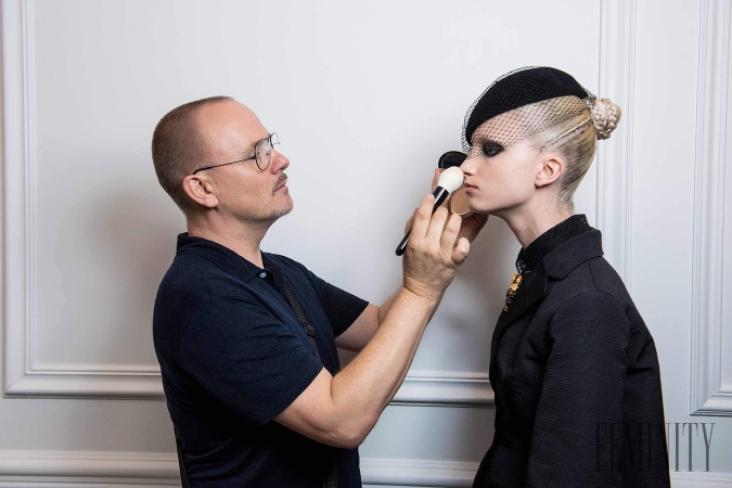 Dymové líčenie podľa belgického make-up artistu Petra Philipsa