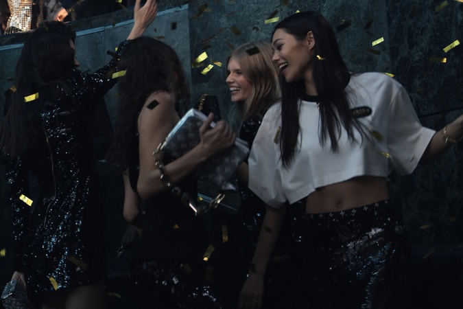 Louis Vuitton s potešením odhaľuje vianočnú kampaň 2021