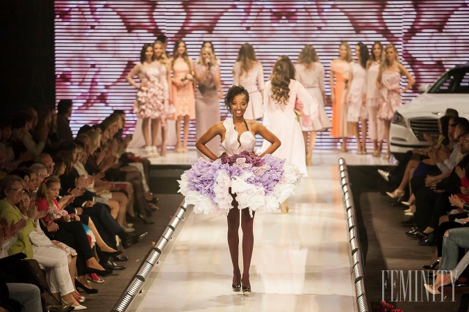 Fashion Show recyklovanej módy a ekológia zaujímajú aj slávnu návrhárku Lýdiu Eckhardt, ktorá ponúkla svoje modely do tejto netradičnej módnej prehliadky. Fashion Show recyklovanej módy a ekológia zaujímajú aj slávnu návrhárku Lýdiu Eckhardt, ktorá ponúkla svoje modely do tejto netradičnej módnej prehliadky.