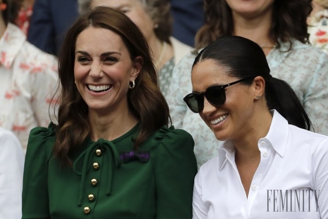 Rovnako ako kedysi Alžbeta, dnes sa samy nalíčia aj vojvodkyňa Meghan a Kate