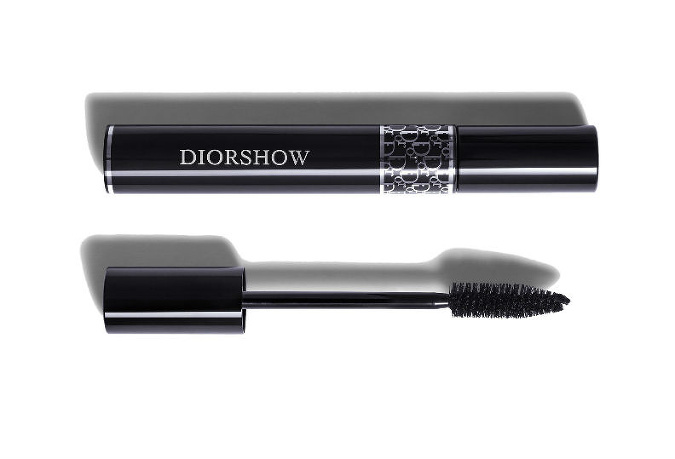 Maskara, ktorú zbožňujú tí najväčší make-up profesionáli. Dior Diorshow zabezpečí jedným ťahom krásne husté riasy