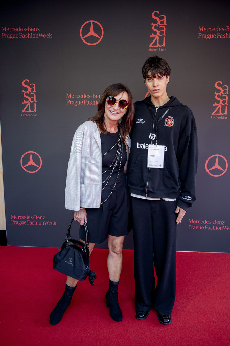 Módna návrhárka Beáta Rajská a víťaz Elite Model Look 2025 za SR Filip Gradžilo 