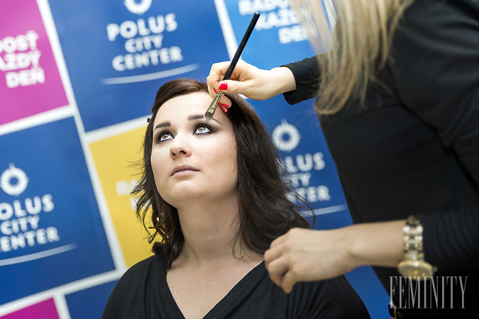 Veronika v rukách profesionálnej vizážistky Veroniky Vargovej