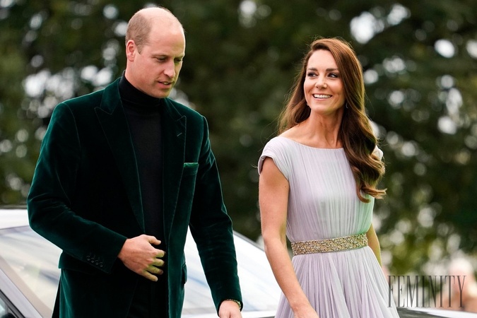 Na rôznych podujatiach bol princ William videný po boku svojej manželky Kate bez obrúčky.