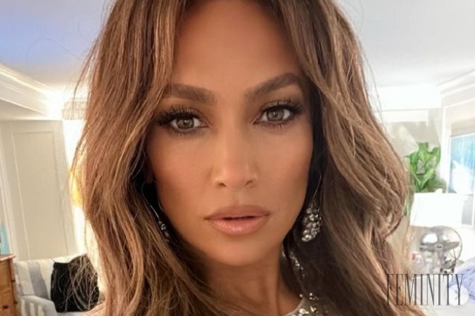Speváčka J Lo na svojom Tik Toku zdieľala trend latte make-upu, ktorý oživila v štýle cinnamon spice girl.