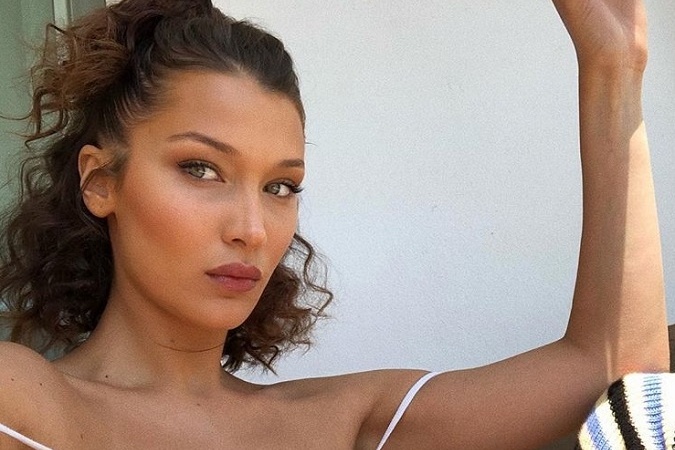 Na modelku Bellu Hadid by ste netipovali, že keď dostane svoje chute, dopraje si aj tieto nezdravé kalórie