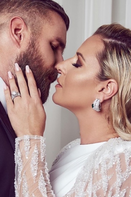 Tenisová hviezda Dominika Navara Cibulková s manželom Michalom Navarom v romantickej momentke v duchu témy LÁSKA, ktorá rezonovala na Plese v opere 2020 Tenisová hviezda Dominika Navara Cibulková s manželom Michalom Navarom v romantickej momentke v duchu témy LÁSKA, ktorá rezonovala na Plese v opere 2020