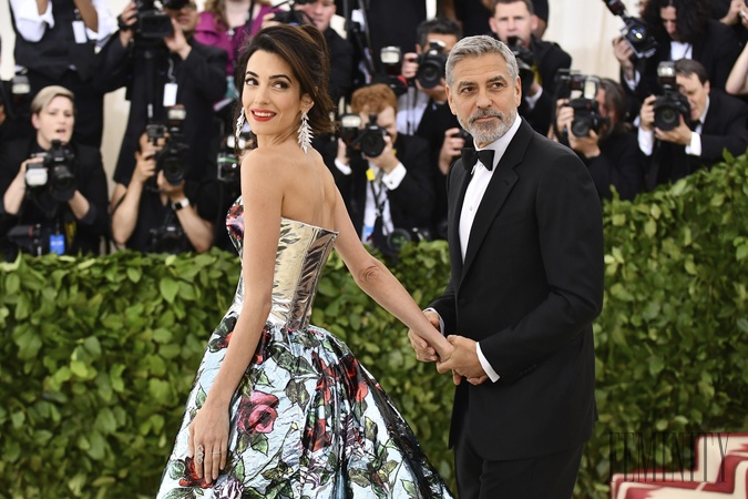 Krásna právnička Amal Clooney svojou charizmou a postavou neustále ohuruje celý svet