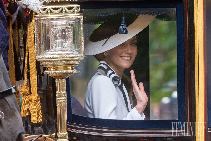 Fanúšikovia boli nadšení, keď sa Kate objavila na balkóne Buckinghamského paláca počas Trooping the Color v júni. 