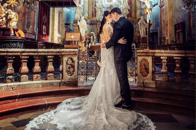 Športovec, z ktorého idú Slovenky do kolien sa oženil: Jeho nevesta zažiarila v nádherných svadobných šatách s vlečkou