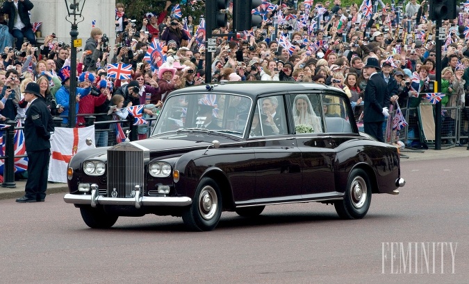 Pripojte sa ku krásnej vojvodkyni a anglickému princovi, ktorí dorazili v očakávaný deň v Rolls-Royce Pripojte sa ku krásnej vojvodkyni a anglickému princovi, ktorí dorazili v očakávaný deň v Rolls-Royce