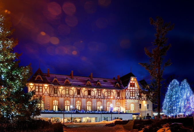 Päťhviezdičkový Hotel Lomnica, nazývaný aj Prvá dáma Tatier, postúpil vo svojej 128-ročnej histórii na najvyššiu priečku kvality. Päťhviezdičkový Hotel Lomnica, nazývaný aj Prvá dáma Tatier, postúpil vo svojej 128-ročnej histórii na najvyššiu priečku kvality.