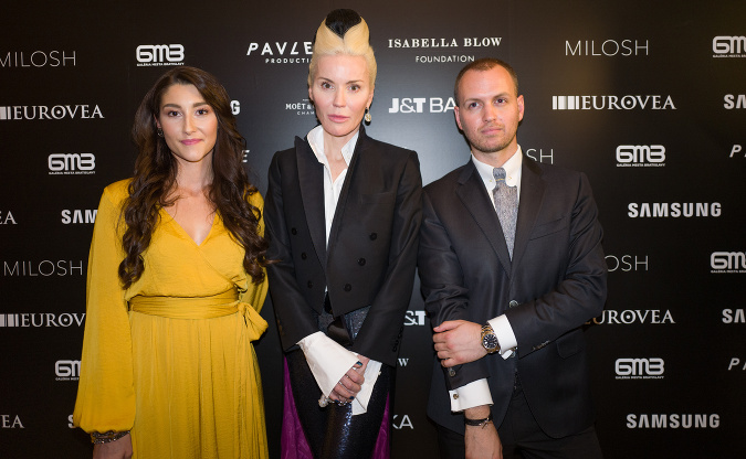 Kurátorka výstavy Lucia Ramljaková a producent Milosh Harajda počas vernisáže, na ktorú prišla samotná Daphne Guinness Kurátorka výstavy Lucia Ramljaková a producent Milosh Harajda počas vernisáže, na ktorú prišla samotná Daphne Guinness
